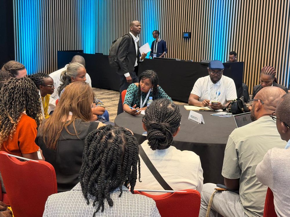 Christine Razanamahandry-Allanaissem avec des participants à Kigali